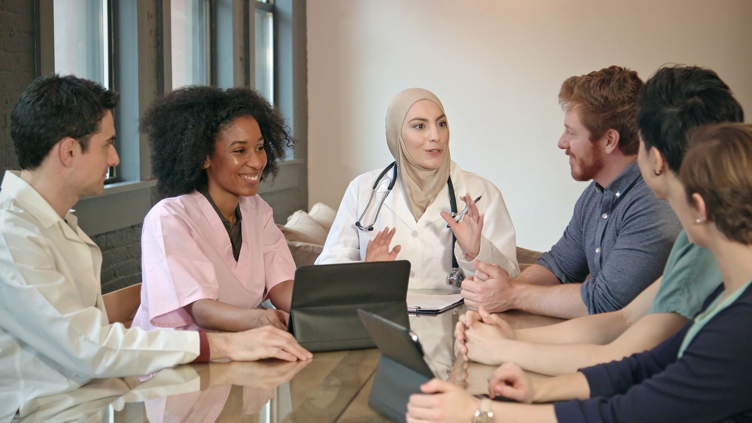 Healthcare leaders meeting to discuss policy and transformation